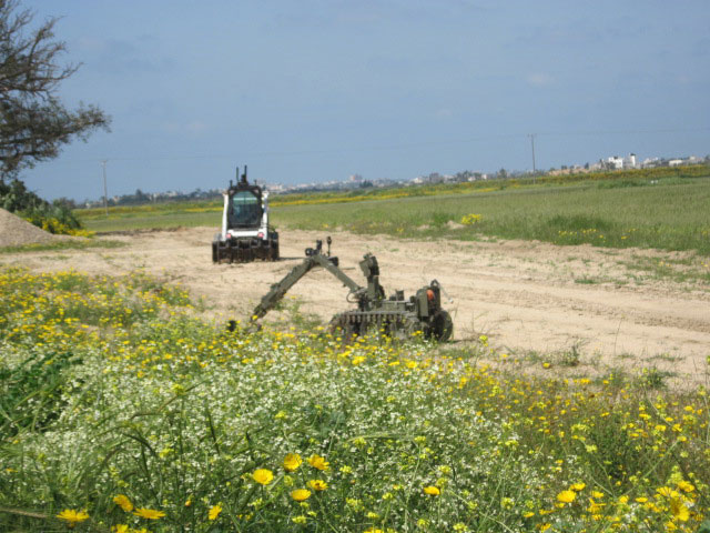 26 марта пресс-служба ЦАХАЛа публиковала информацию о том, что в центральной части границы с Газой были обезврежены несколько мин, установленных палестинскими боевиками