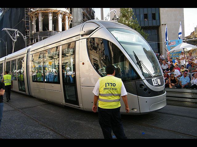 Два еврея арестованы за избиение араба в иерусалимском трамвае