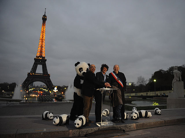 Париж. Час Земли. 31 марта 2012 года