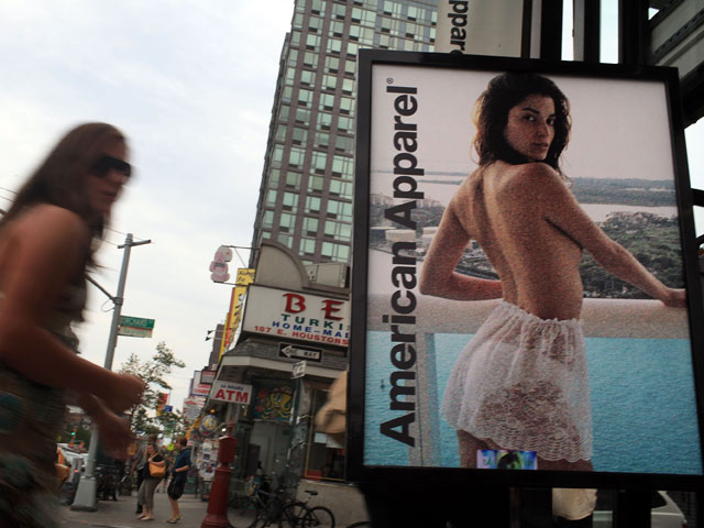 Реклама American Apparel в Нью-Йорке