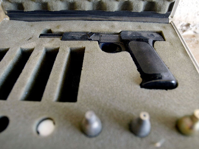 Пистолет, найденный во дворце Саддама Хусейна