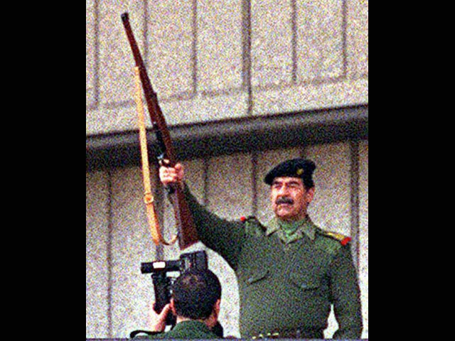 Саддам Хусейн любил и ценил оружие