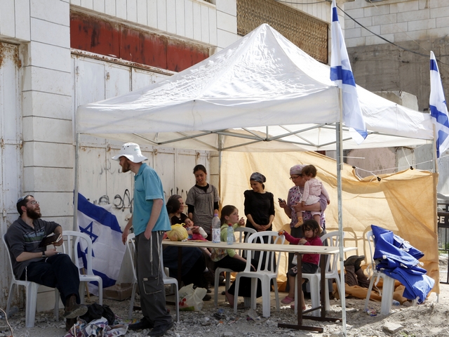 Евреи, выселенные из "Дома Махпела" в Хевроне, установили палатку протеста