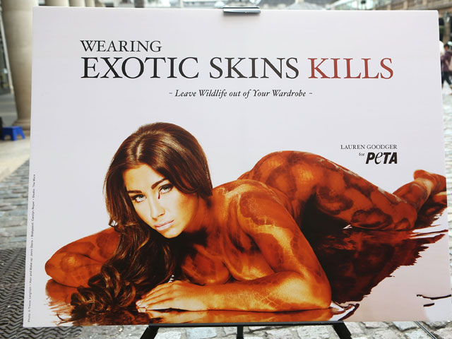 Плакат PETA с изображением Лорен Гуджер