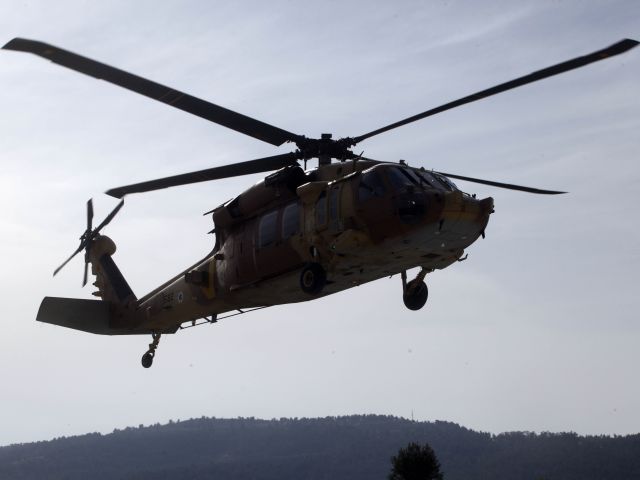 Спасательный вертолет эвакуировал раненого мальчика из района реки Дарга
