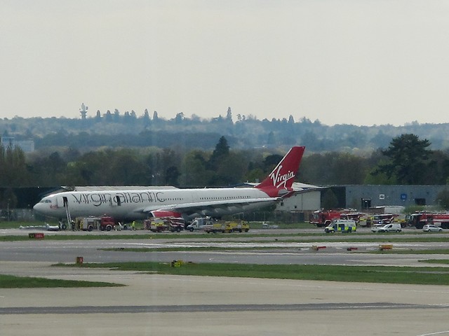 В аэропорту Лондона совершил аварийную посадку Airbus A330, 16 апреля 2012 года