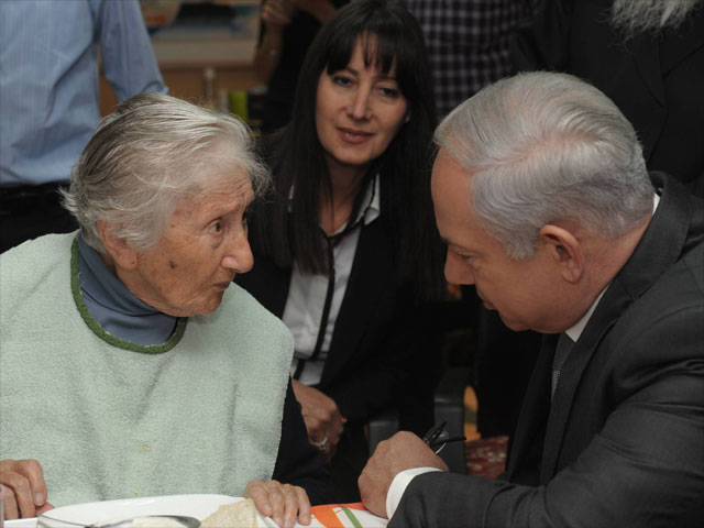 Нетаниягу в иерусалимском доме престарелых. 17 апреля 2012 года