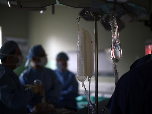 Пакистанские хирурги успешно прооперировали шестиногого младенца