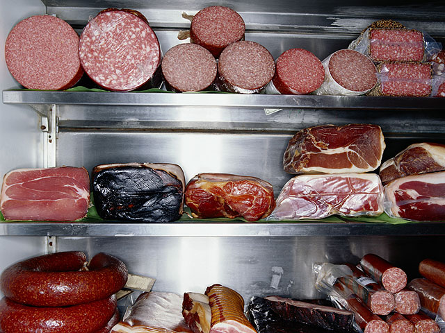 Пошлина на импорт колбасных и других мясных изделий составит в итоге 12%+2,9 шек/кг, но не более 22%