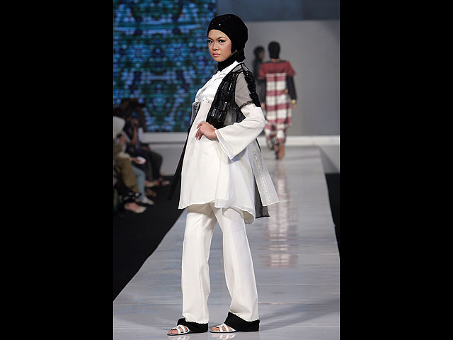 Знаменитая модель в хиджабе Халима Аден уходит из модельного бизнеса