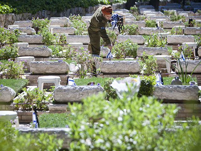 Израиль отдает дань памяти 22.993 павших и 2.477 жертв терактов