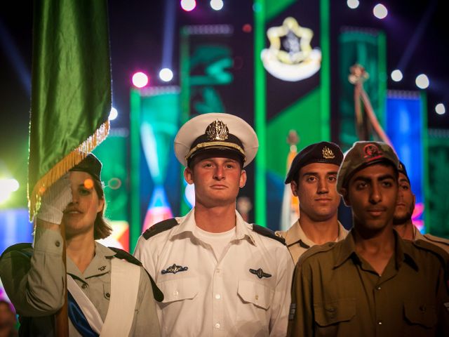 Воздушный парад и вручение премий: Израиль продолжает отмечать День Независимости