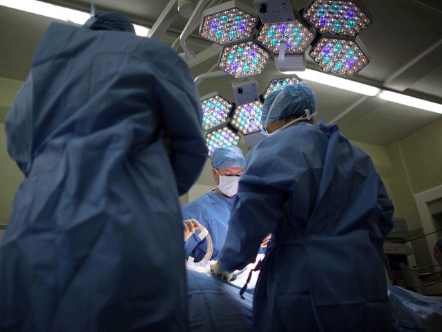 В больнице "Бейлинсон" провели уникальную операцию пересадки искусственного сердца