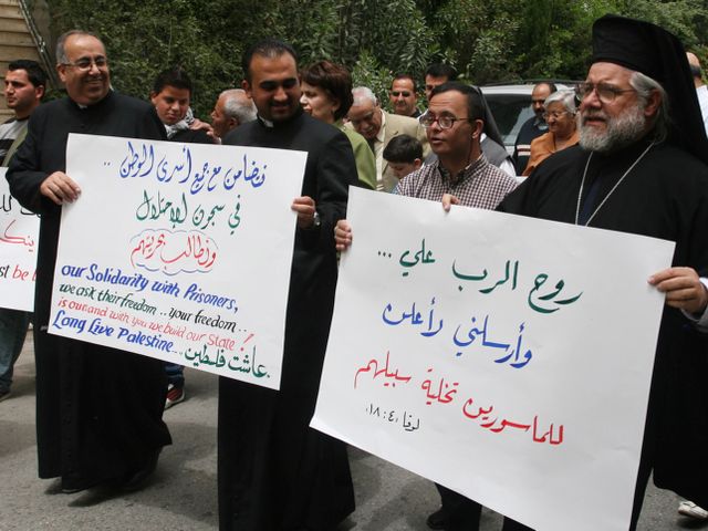 ПА: христиане помолились о голодающих террористах, Машаль зовет ООН на помощь