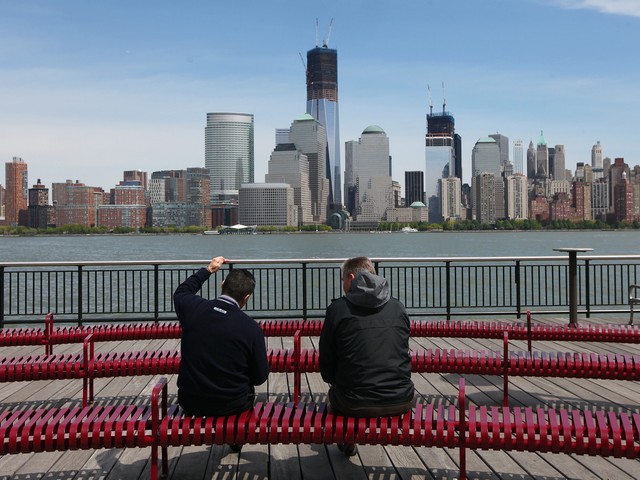 Небоскреб, возводимый на месте башен-близнецов, стал самым высоким зданием в Нью-Йорке, 30 апреля 2012 года