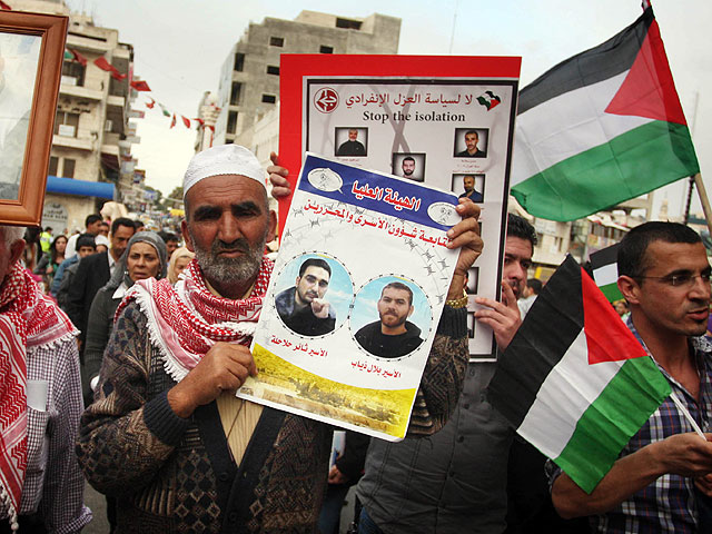 Демонстрация солидарности с голодающими палестинскими заключенными