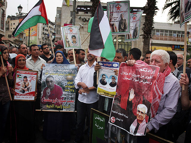 Демонстрация солидарности с голодающими палестинскими заключенными