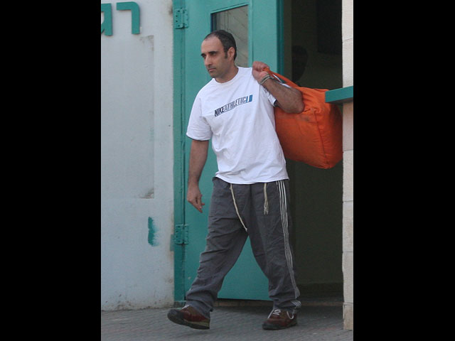 Хагай Амир покидает тюрьму "Аялон". 4 мая 2012 года