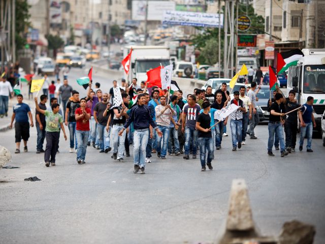 В Восточном Иерусалиме в шествии участвовали около 500 палестинцев.