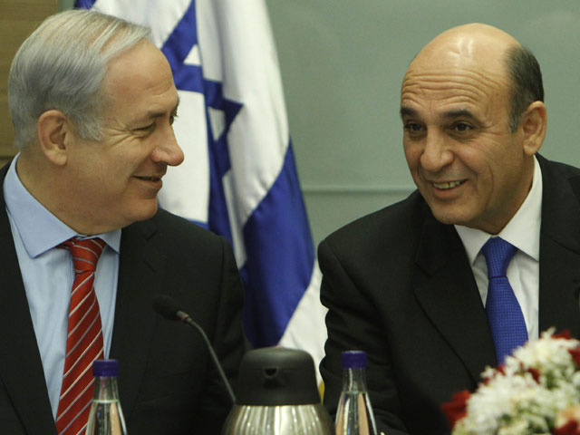 Премьер-министр Израиля Биньямин Нетаниягу и председатель партии "Кадима" Шауль Мофаз достигли соглашения о создании правительства национального единства