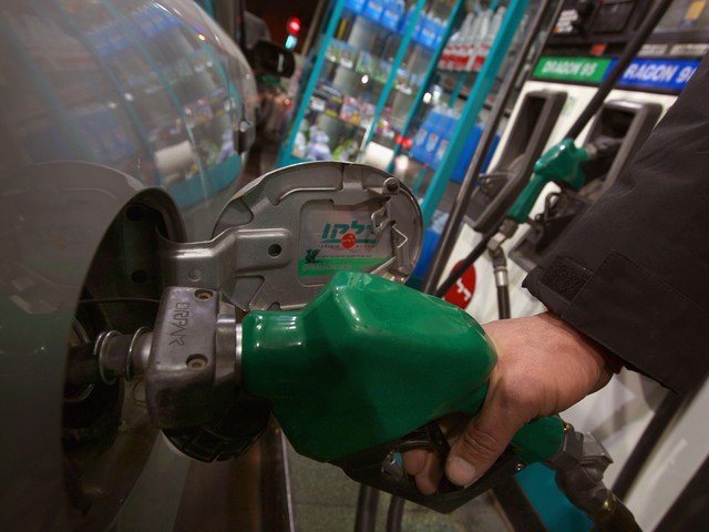 Незначительное снижение цен на бензин утверждено правительством