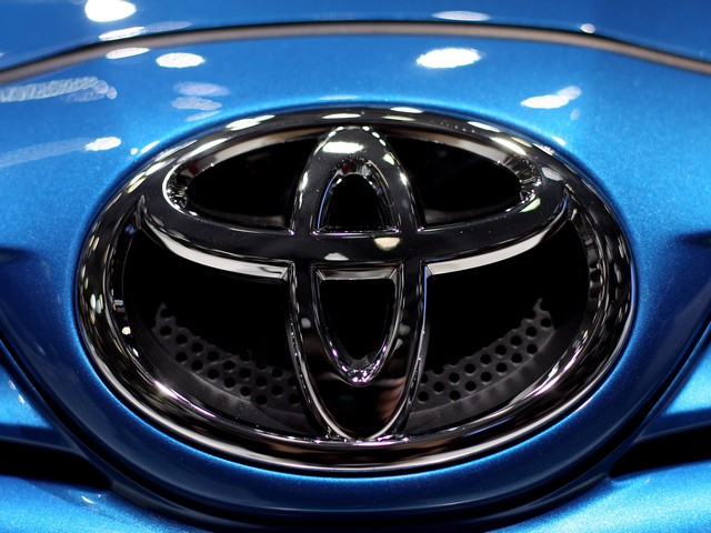 Toyota начинает продажу первого в мире электрического кроссовера