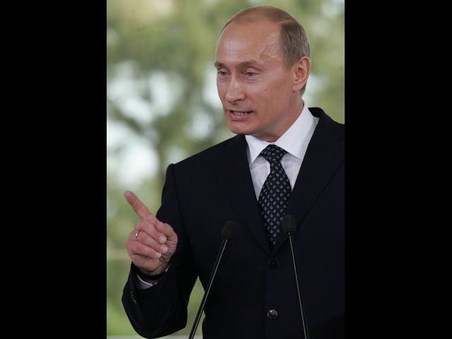 Президент России Владимир Путин проинформировал президента США Барака Обаму, что не сможет принять участия в саммите "большой восьмерки"