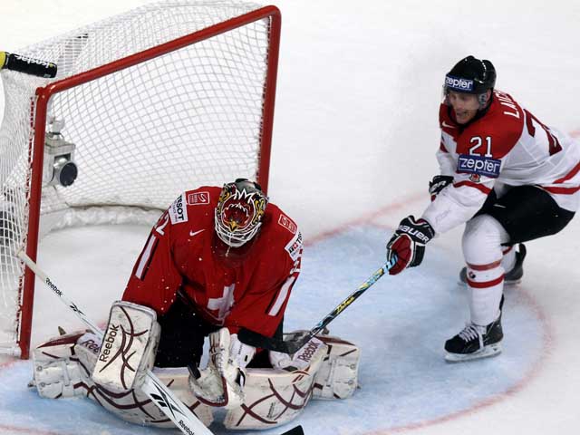 Чемпионат мира по хоккею: канадцы с большим трудом обыграли сборную Швейцарии