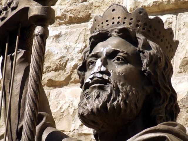 В Иерусалиме несколько лет назад была разбита статуя царя Давида, подаренного израильской столице российским благотворительным фондом Святителя Николая чудотворца. 