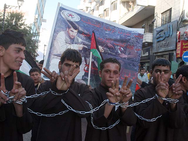 Демонстрация в Рамалле в поддержку палестинских заключенных