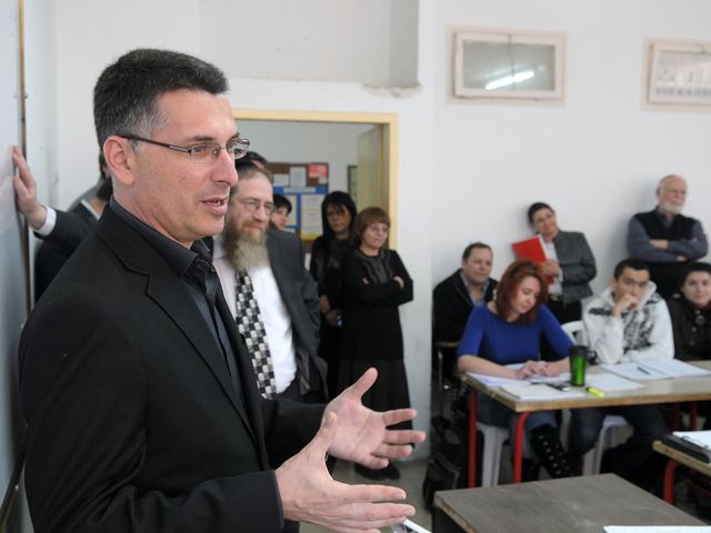 Министр просвещения Израиля Гидеон Саар в ульпане "Мораша" (иллюстрация)