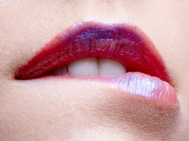 Один из 88 признаков доступности женщин, наиболее привлекательных для мужчин: закушенная губа