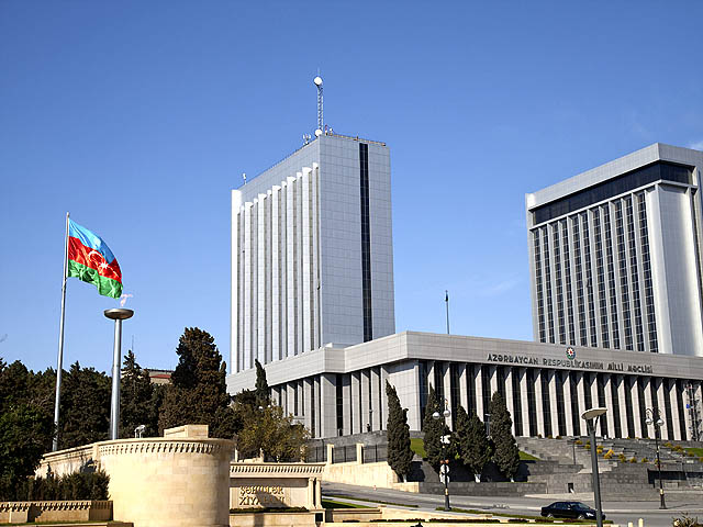 Спецслужбы Азербайджана провели серию операций против террористов в Баку, Гяндже, Сумгайыте, а также в Гахском, Загатальском, Шекинском, Гусарском, Абшеронском, Хачмазском и Шабранском районах