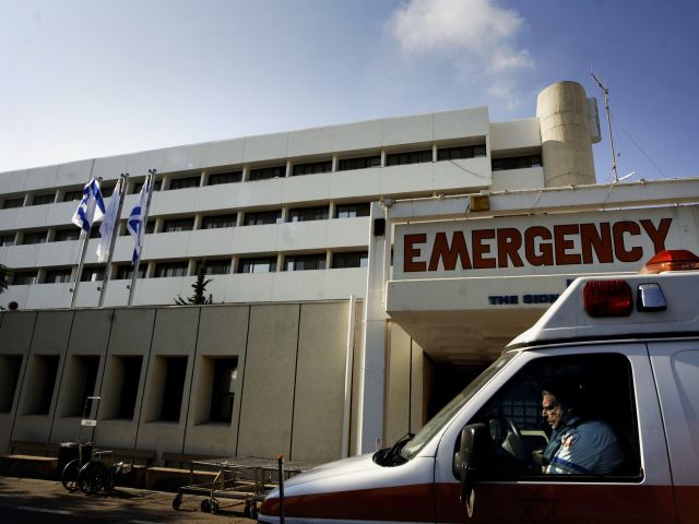 Родственники пациента напали на охранника в больнице РАМБАМ: полиция применила газ