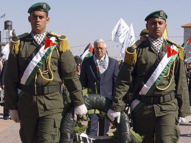 Махмуд Аббас во время торжественной церемонии в "Мукате" (архив)