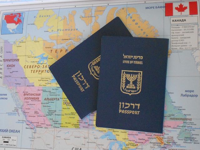 Китаец пытался провезти в Канаду двоих иранцев по израильским паспортам