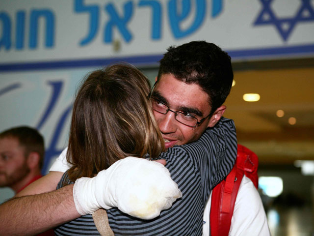 Надав Бен-Иегуда после возвращения в Израиль. 26 мая 2012 года