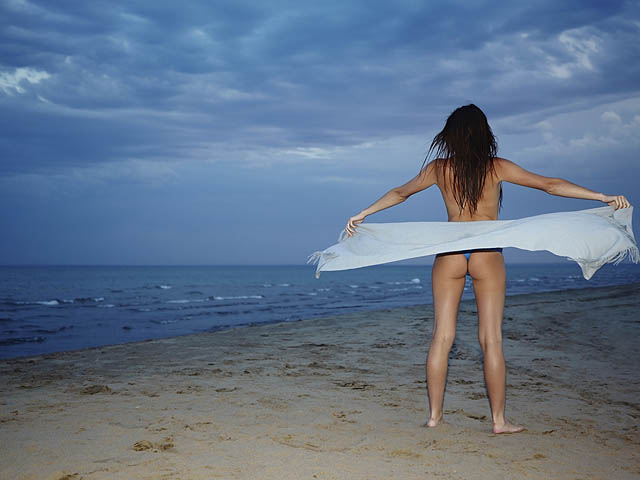 Пляжные привычки народов мира: безделье, танцы, нудизм и "акулий фактор"