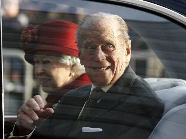Супруг королевы Великобритании принц Филипп выписался из больницы