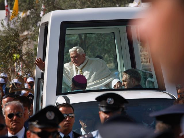 Папа Римский Бенедикт XVI во время визита в Израиль