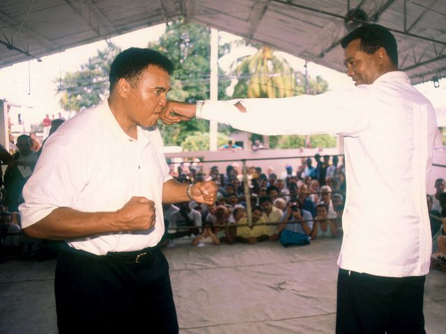 Мухаммад Али (справа) и Теофило Стивенсон (слева). 1996 год