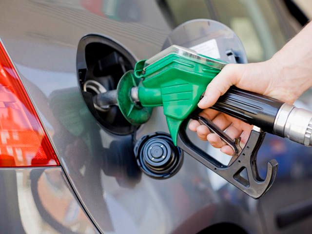 СМИ: дешевого бензина не будет, снижение цен на нефть компенсируют повышением акциза