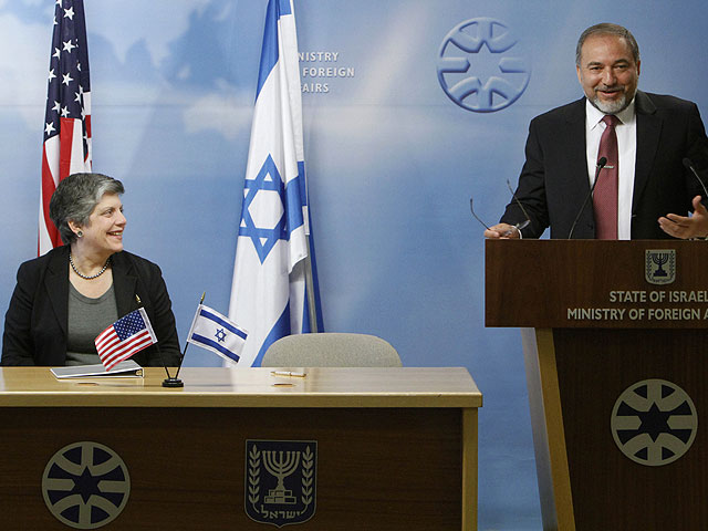 В воскресенье, 20 мая, министр иностранных дел Израиля Авигдор Либерман встретился в Иерусалиме с министром национальной безопасности США Джанет Наполитано