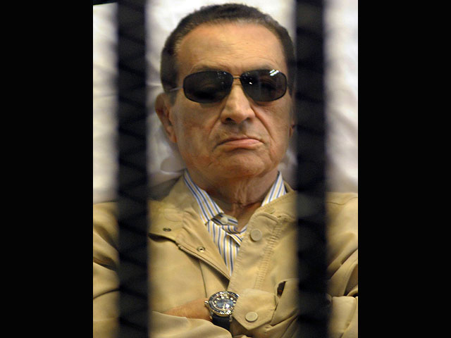 Хусни Мубарак во время оглашения приговора. 2 июня 2012 года