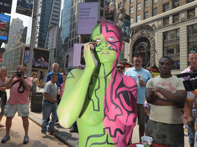 Модель Марла Мера. Нью-Йорк, 23 августа 2011 года