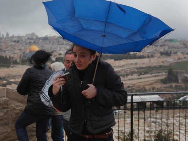 Неожиданный дождь в Израиле: ливень сопровождался градом
