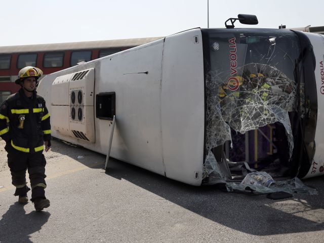 Стоит отметить, что в автобусе в момент инцидента почти не было пассажиров.