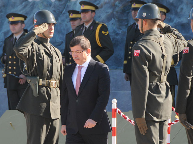 Министр иностранных дел Турции Ахмет Давутоглу 