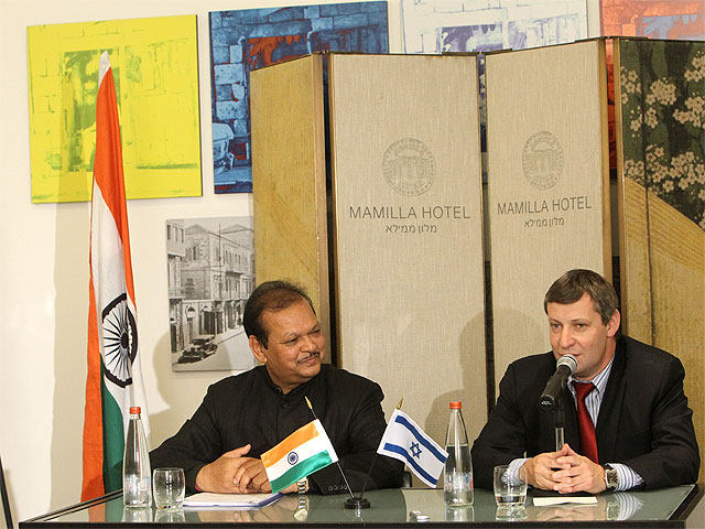 В понедельник, 24 июня, министр туризма Израиля Стас Мисежников (НДИ) и его индийский коллега Субод Кант Сахай подписали меморандум о сотрудничестве