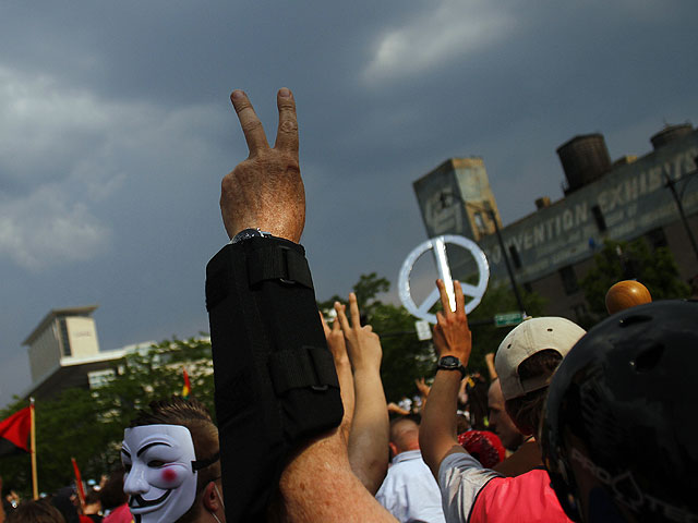 Митинг протеста против NATO, проходивший в Чикаго, был разогнан полицией